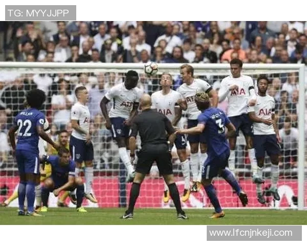 迪尼罗与热刺的激烈对决揭示足球战术与团队合作的深刻内涵 迪尼罗与热刺的激烈对决揭示足球战术与团队合作的深刻内涵